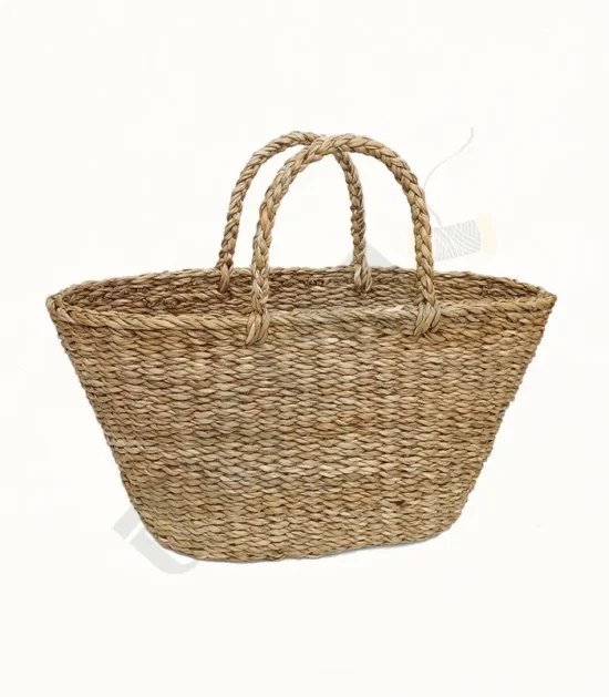 Natural seagrass shopping bag with handles, ideal for eco-friendly shopping and daily use.