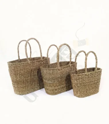 Natural hogla shopping bag with sturdy handles and a woven texture.