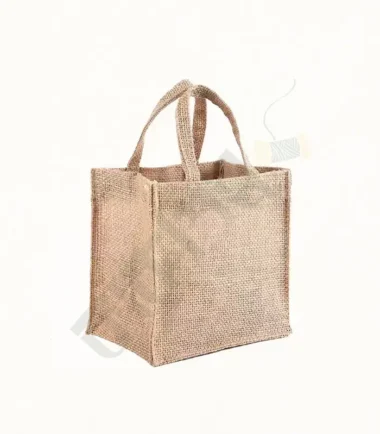 Stylish natural jute tote bag with a spacious interior and sturdy handles.